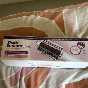 SmoothStyle Heated Comb Straightener - White and Pink